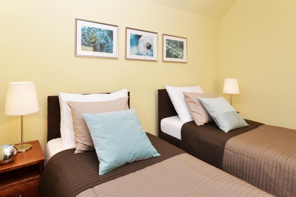 Pawlakowa Zagroda Hotell Grabiny-Zameczek Rum bild