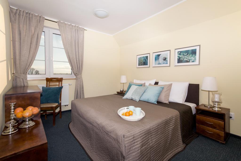 Pawlakowa Zagroda Hotell Grabiny-Zameczek Rum bild